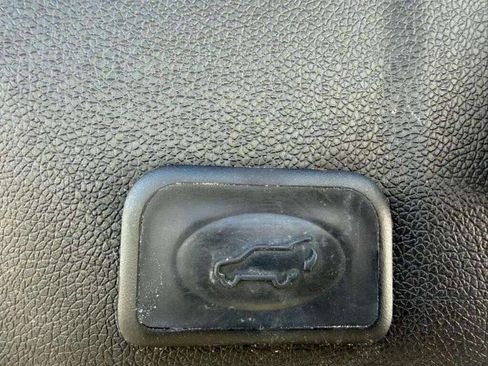 Used 2011 GMC Acadia SLT image 29