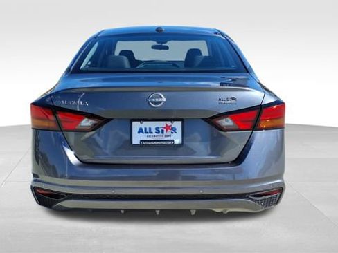 Used 2025 Nissan Altima 2.5 SV FWD image 7