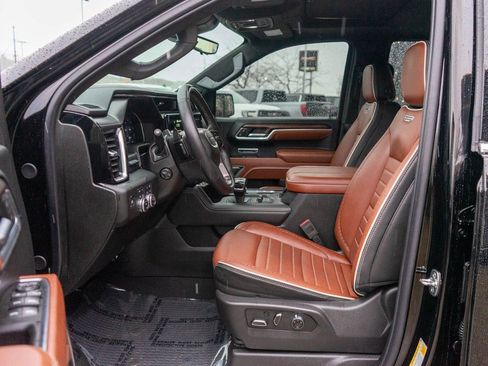 Used 2025 GMC Sierra 1500 Denali Ultimate image 11