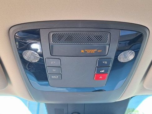 Used 2024 Kia Carnival EX FWD image 19