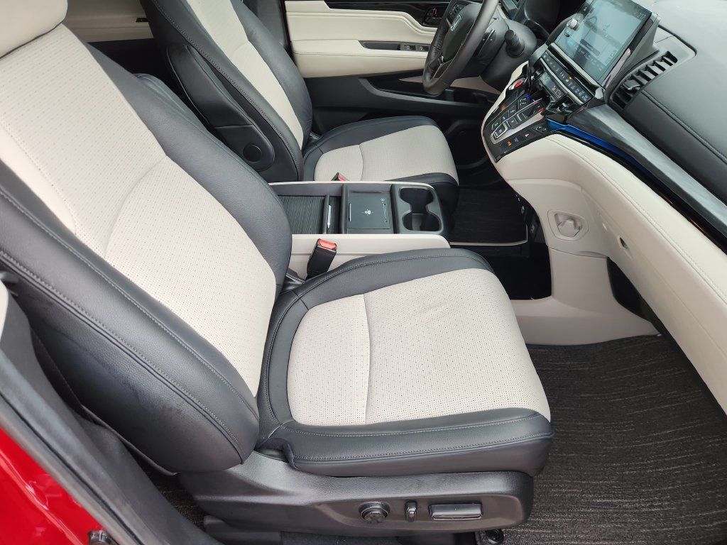 Used 2025 Honda Odyssey Elite image 14