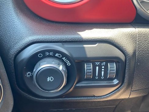 Used 2020 Jeep Wrangler Unlimited Rubicon w/ Cold Weather Group AWD/4WD image 25