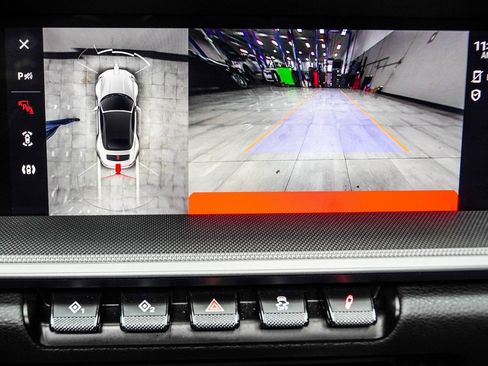 Used 2022 Porsche 911 Carrera w/ Premium Package image 32