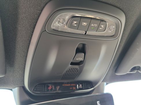 Used 2020 Volvo XC40 T4 R-Design w/ Protection Package Premier image 29