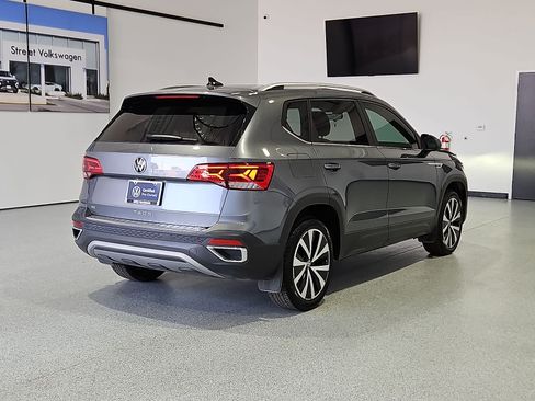 Certified 2023 Volkswagen Taos SE w/ Panoramic Sunroof Package FWD image 8