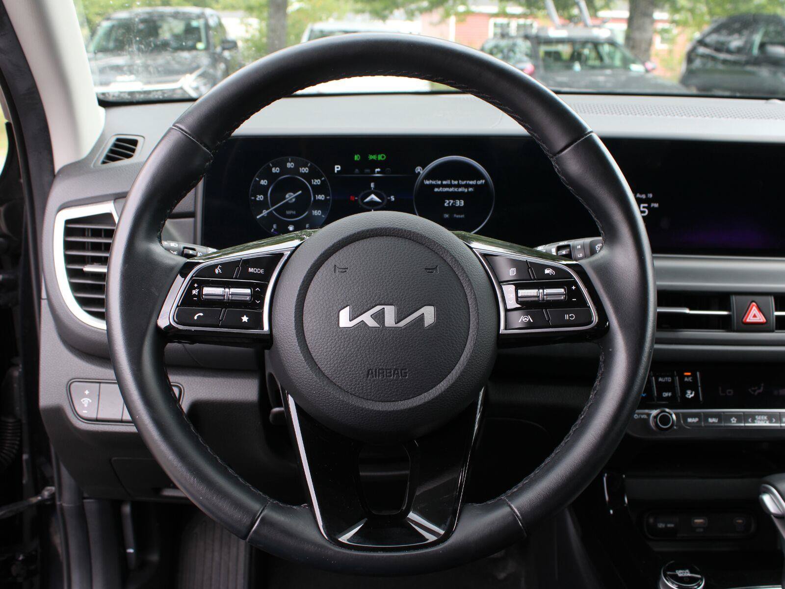 Used 2024 Kia Seltos EX AWD/4WD image 11