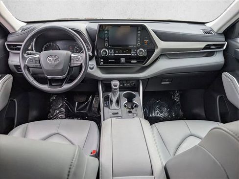 Certified 2021 Toyota Highlander XLE image 14