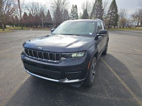 Used 2023 Jeep Grand Cherokee L Limited w/ Luxury Tech Group II image 2