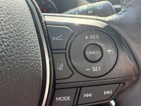 Used 2020 Toyota RAV4 XLE Premium AWD/4WD image 21
