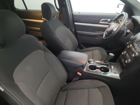 Used 2017 Ford Explorer XLT image 21