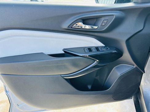 Used 2025 Chevrolet Trax LT image 9