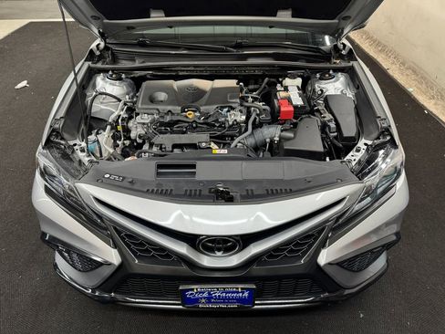 Used 2024 Toyota Camry SE image 11