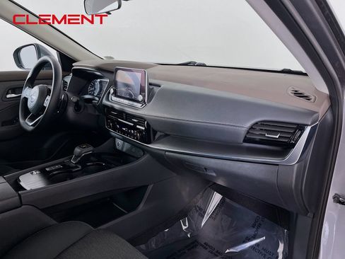 Used 2022 Nissan Rogue SV FWD image 34
