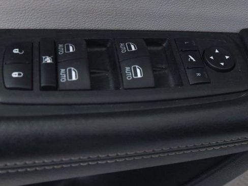 Used 2023 Chrysler Pacifica Limited image 16