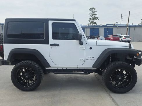 Used 2016 Jeep Wrangler Sport w/ Quick Order Package 24S AWD/4WD image 9