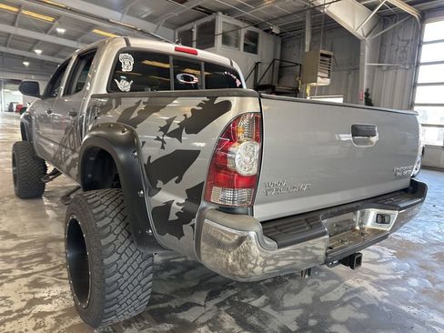 Used 2014 Toyota Tacoma PreRunner w/ SR5 Package RWD image 15
