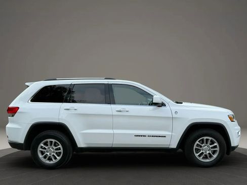 Used 2019 Jeep Grand Cherokee Laredo image 9