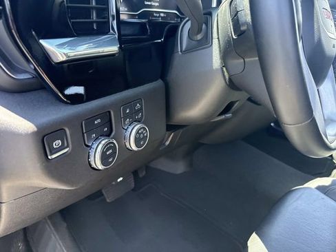 Used 2025 GMC Sierra 1500 SLT AWD/4WD image 23