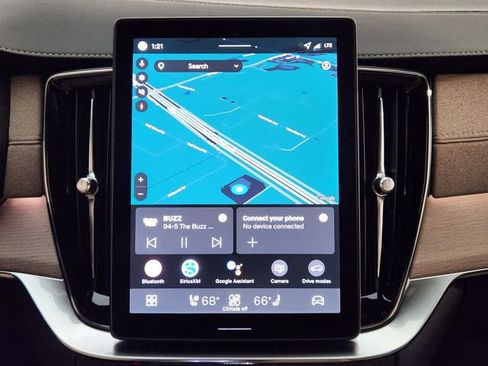 New 2026 Volvo XC90 B6 Plus w/ Protection Package Premier image 17