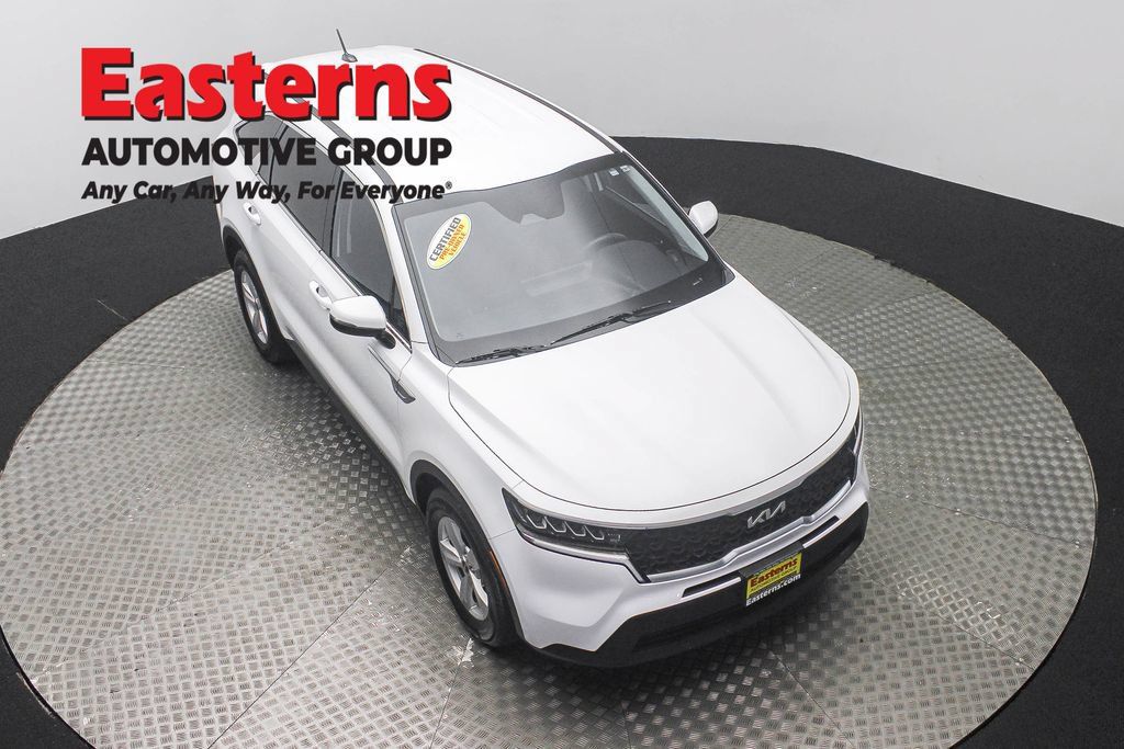Used 2023 Kia Sorento LX FWD image 3