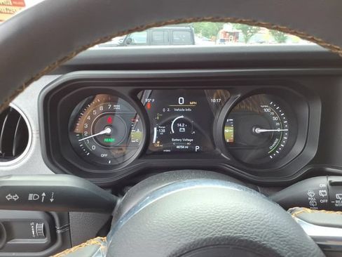 Used 2024 Jeep Wrangler Unlimited Sahara AWD/4WD image 16