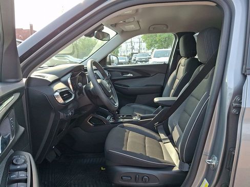 Used 2023 Chevrolet TrailBlazer LT FWD image 13