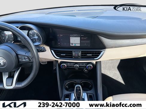 Used 2023 Alfa Romeo Giulia AWD w/ Quick Order Package 22X Lusso image 18