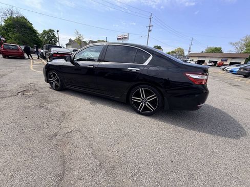 Used 2017 Honda Accord Sport image 40