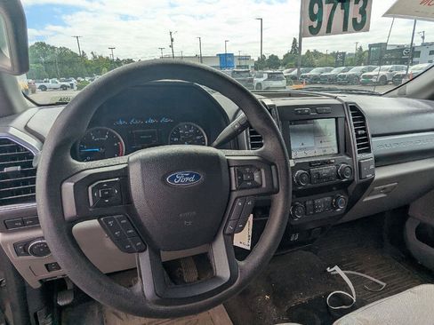Used 2019 Ford F250 XLT w/ XLT Premium Package AWD/4WD image 17