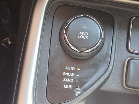 Used 2018 Jeep Compass Latitude AWD/4WD image 28