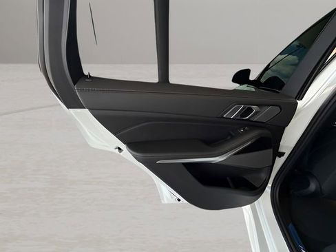 Used 2025 BMW X5 sDrive40i w/ M Sport Package image 28