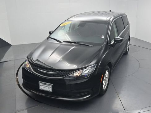 Used 2023 Chrysler Voyager LX FWD image 40