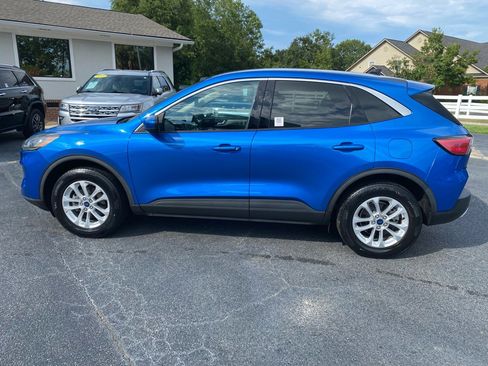 Used 2020 Ford Escape SE image 3