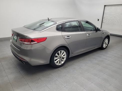 Used 2018 Kia Optima LX w/ 17" Alloy Wheels Package FWD image 10