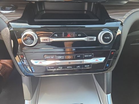 Used 2023 Ford Explorer Limited image 26