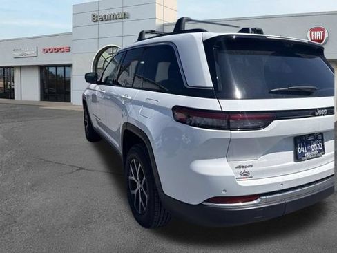 Used 2024 Jeep Grand Cherokee Limited w/ Luxury Tech Group II AWD/4WD image 4