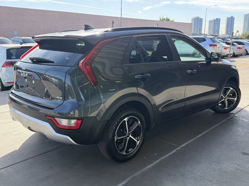 Used 2024 Kia Niro EX image 4