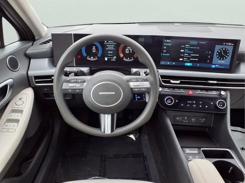Used 2025 Hyundai Sonata SEL FWD image 9