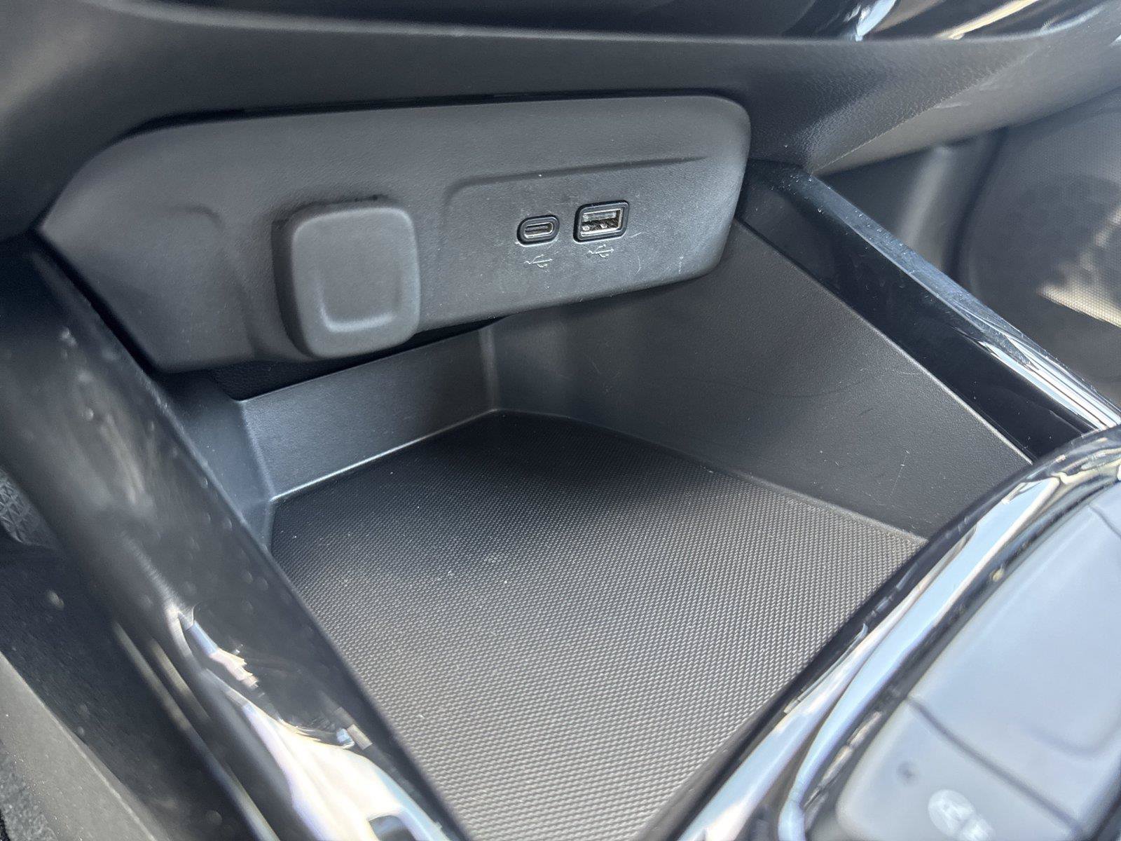 Used 2025 Chevrolet Trax LT w/ LT Convenience Package FWD image 27