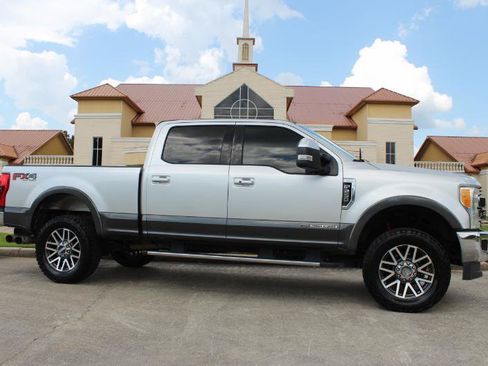 Used 2017 Ford F250 Lariat w/ Lariat Ultimate Package AWD/4WD image 3