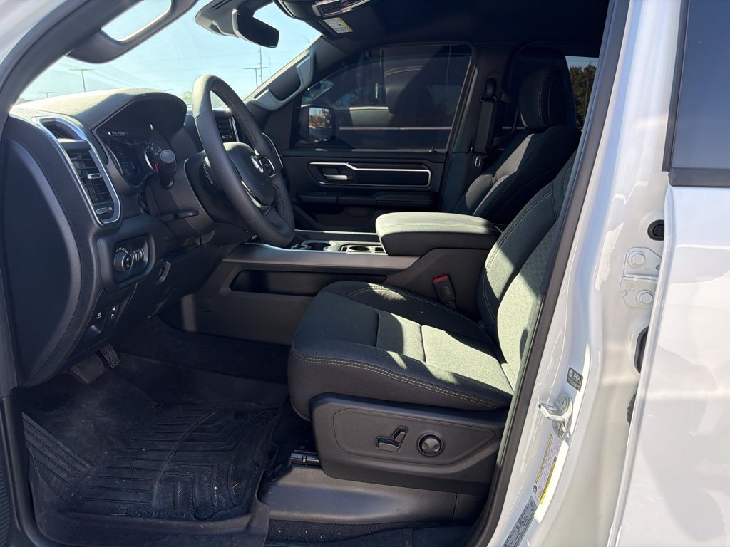 Used 2025 RAM 1500 Big Horn AWD/4WD image 6