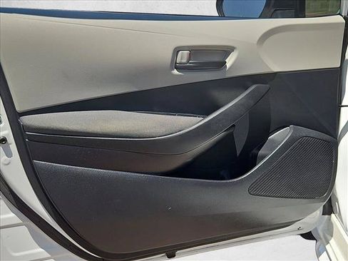 Used 2022 Toyota Corolla LE FWD image 10