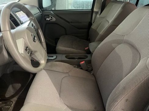 Used 2020 Nissan Frontier SV w/ Midnight Edition Floor Mats RWD image 3