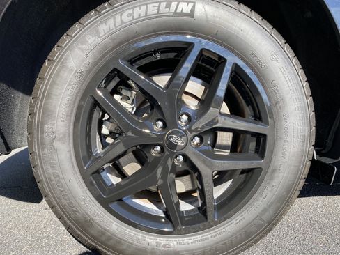 Used 2024 Ford Edge SEL image 38