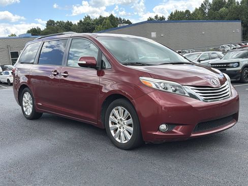 Used 2015 Toyota Sienna Limited FWD image 19