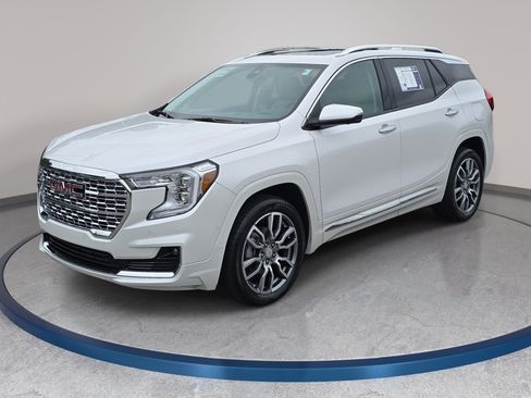 Used 2024 GMC Terrain Denali w/ Denali Premium Package AWD/4WD image 1