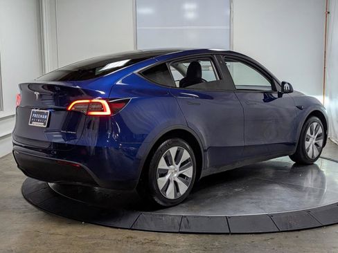 Used 2023 Tesla Model Y Long Range image 8