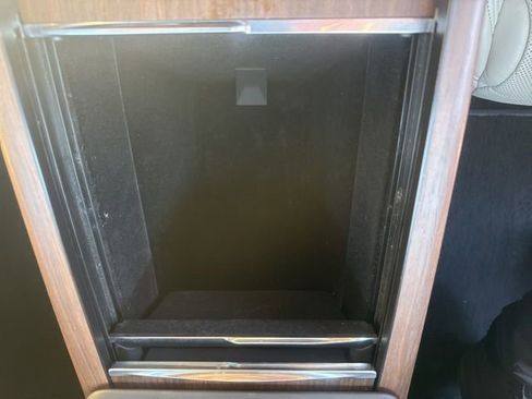 Used 2022 Tesla Model X image 28