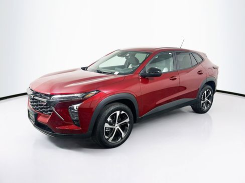 Used 2025 Chevrolet Trax RS image 3