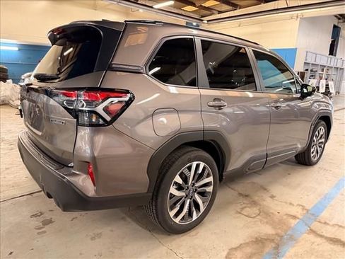 Used 2025 Subaru Forester Touring image 4